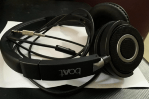 boAt Bassheads 900 On Ear Wired Headphones(Carbon Black) logo
