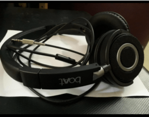 boAt Bassheads 900 On Ear Wired Headphones(Carbon Black) logo