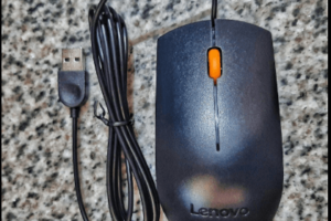 Lenovo 300 Wired Plug & Play USB Mouse, High Resolution 1600 DPI Optical Sensor logo
